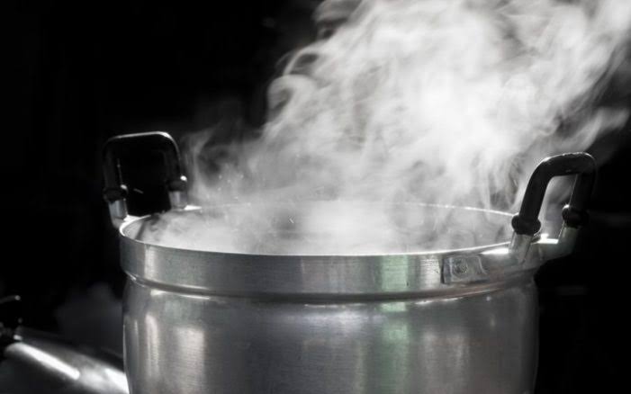  Jealous husband bathes wife with peper-laced hot water