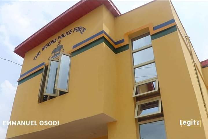  Community gifts Police 1-storey building