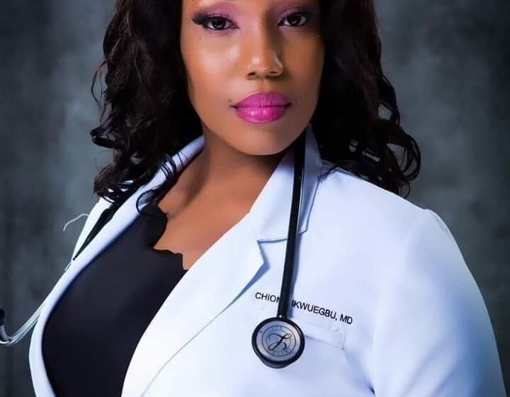  After Leaving Home At Age 17 And Becoming First Medical Doctor In Her Family, Lady celebrates