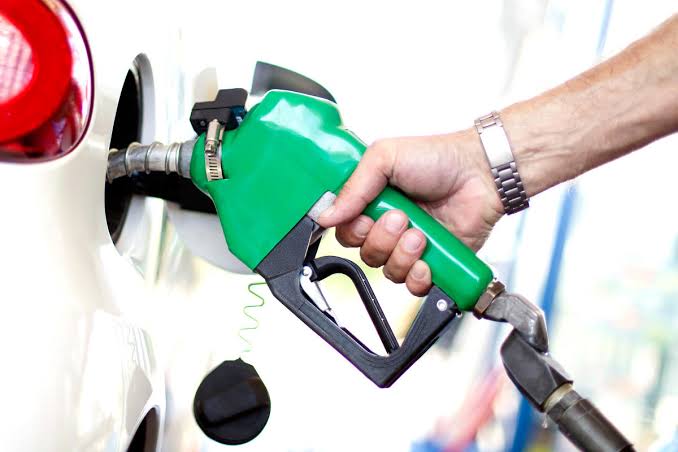  Breaking: FG slashes price of petrol to N162.44 per litre