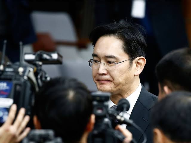  Samsung vice-chairman jailed for bribery and embezzlement