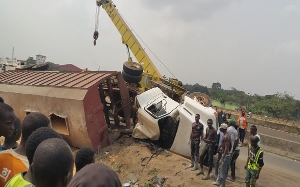  Derailed Truck kills pedestrian on Lagos-Ibadan expressway