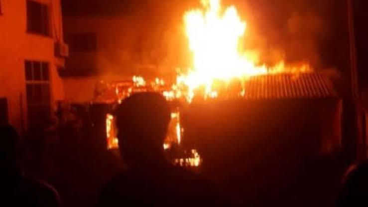  BREAKING: Thugs raze down Police station in Imo
