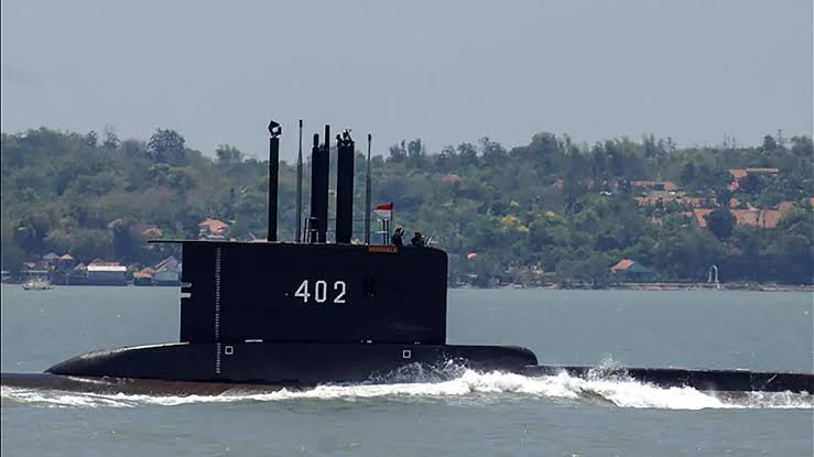  Hope fade for 53 Indonesia submarine crew as oxygen dwindles