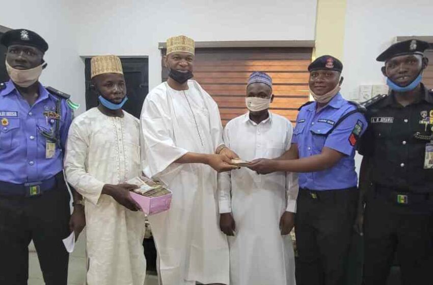 Police sergeant returns N1.2m found at accident scene