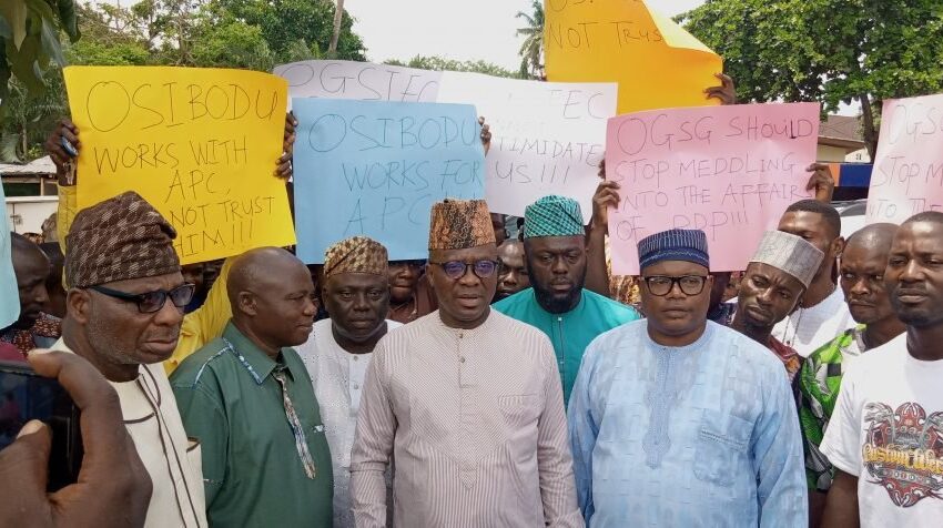  Ogun LG polls: PDP Chairman, Ogundele leads protest against OGSIEC