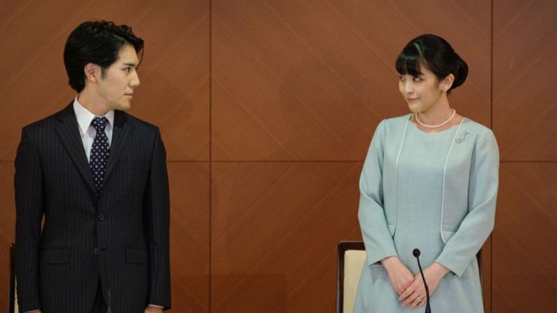  Japan’s Princess Mako loses royal status for marrying commoner