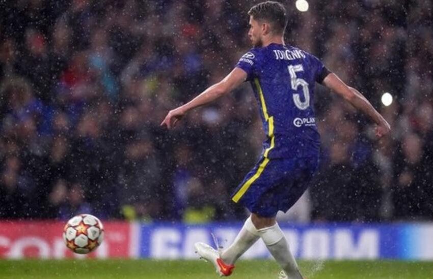  Jorginho’s penalty double earns Chelsea dramatic win