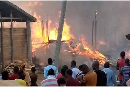  Five dead as fire razes Abuja market, police commence investigation