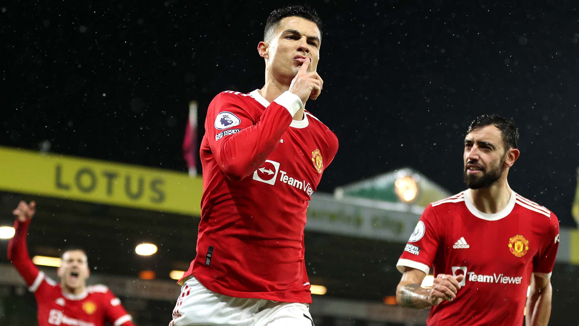 Cristiano_Ronaldo_celebrates_penalty_Norwich_vs_Man_Utd_2021-22