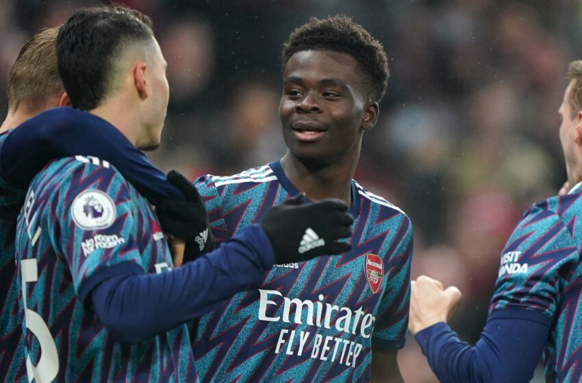  Saka double helps Arsenal to fourth straight win