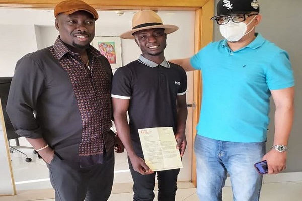  Lagos hawker receives scholarship letter from Obi Cubana, Placed On N100,000 Salary