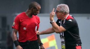 Tunisia-manager-Kebaier-confronted-the-referee-at-full-time