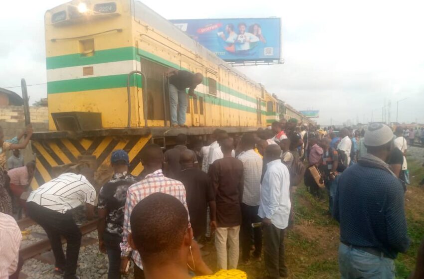  JUST IN: Passengers escape death as train derails in Oshodi