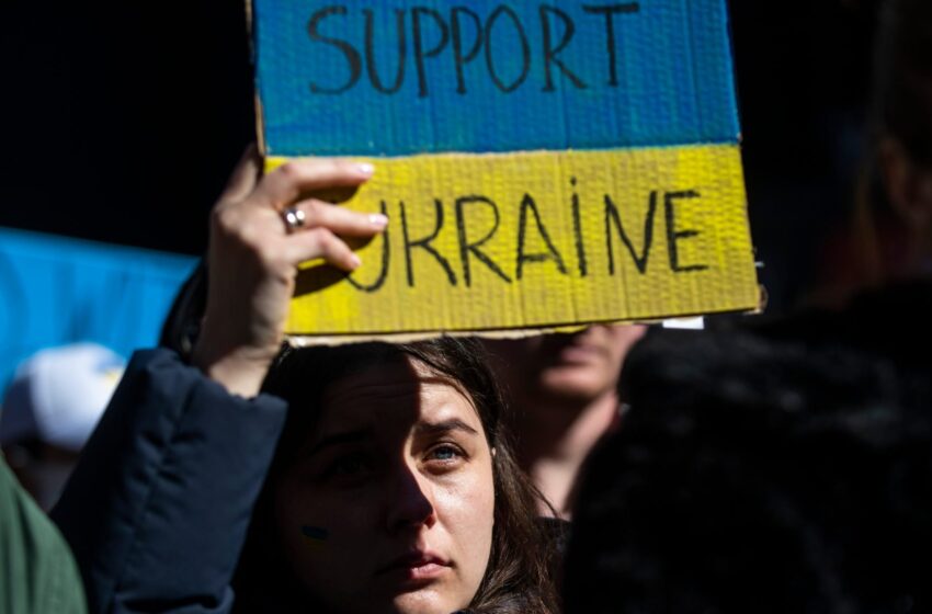  Russia war: US offers legal status to Ukrainians