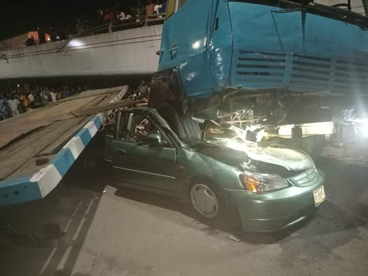  Three trapped as truck falls off Ojuelegba bridge