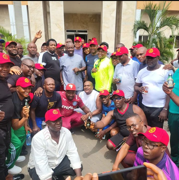 Obi-Cubana-and-some-of-his-classmates-