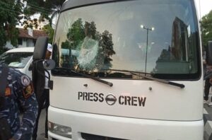 hoodlums-attack-tinubu-convoy