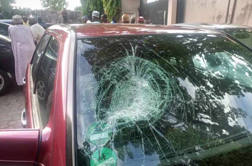  Hoodlums attack lawmakers, injure 6, destroy cars in Bauchi