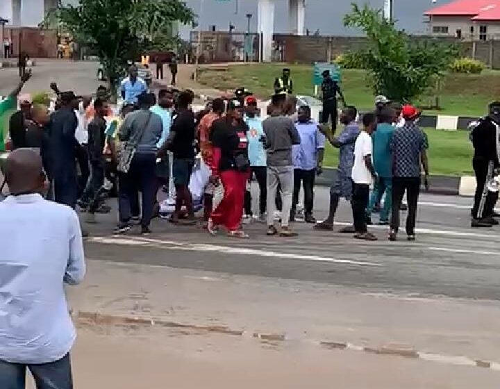  [VIDEO]: ASUU Srike: NANS barricades Lagos Int’l Airport road