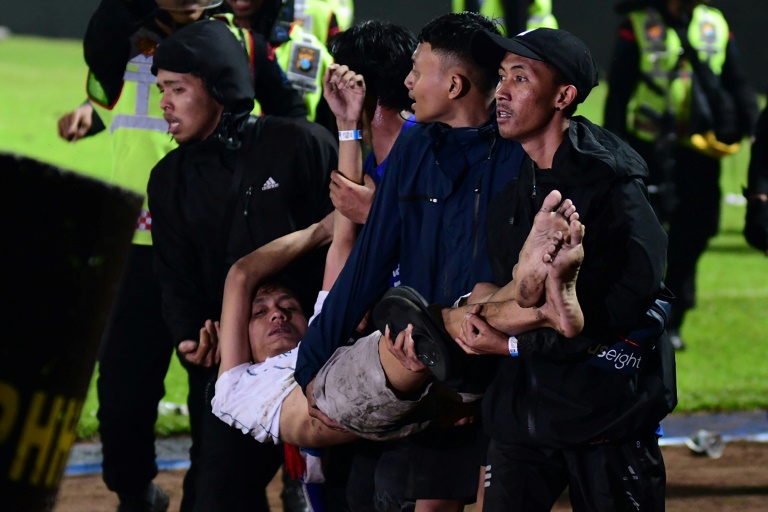  At least 174 dead in Indonesia football stadium stampede